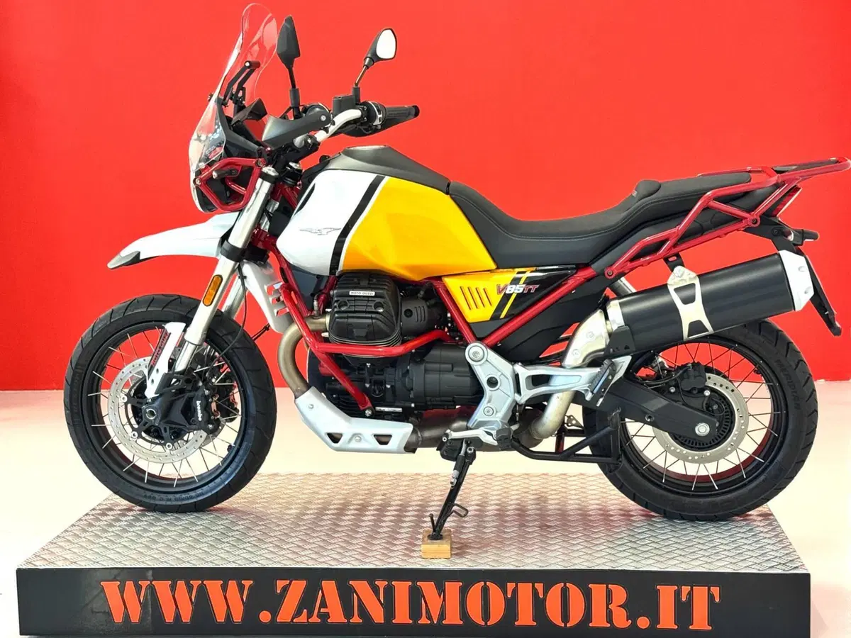 Moto Guzzi V85 TT Evocative Graphics (2021 - 23) (5)