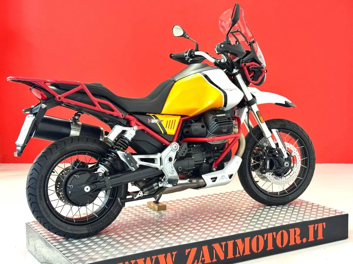 Moto Guzzi V85 TT Evocative Graphics (2021 - 23) (8)