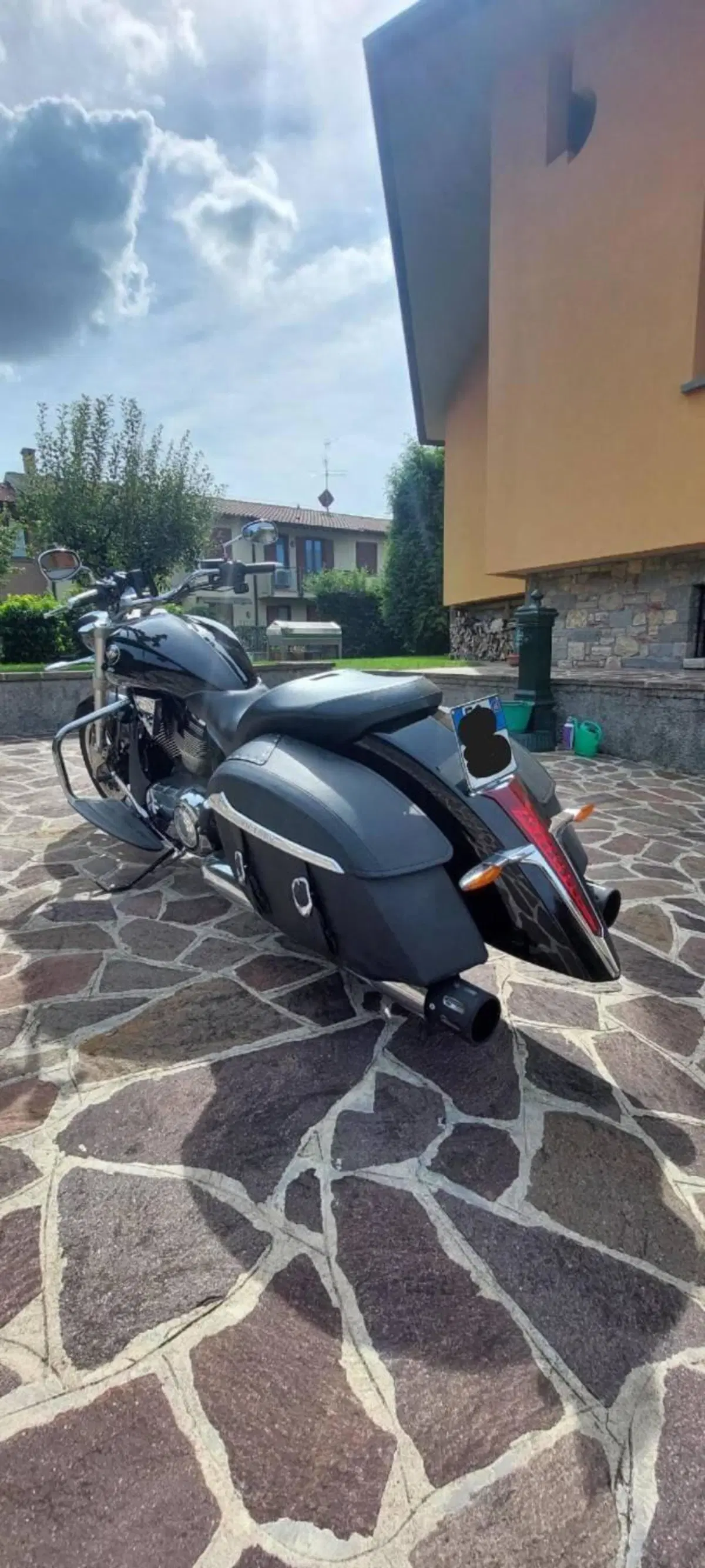 Victory Cross Roads Hard Bags (2011 - 14) (2)
