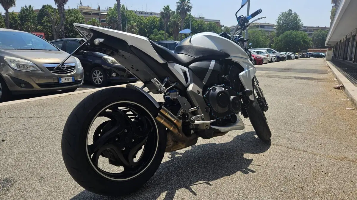 Honda CB 1000 R (2008 - 10) (4)