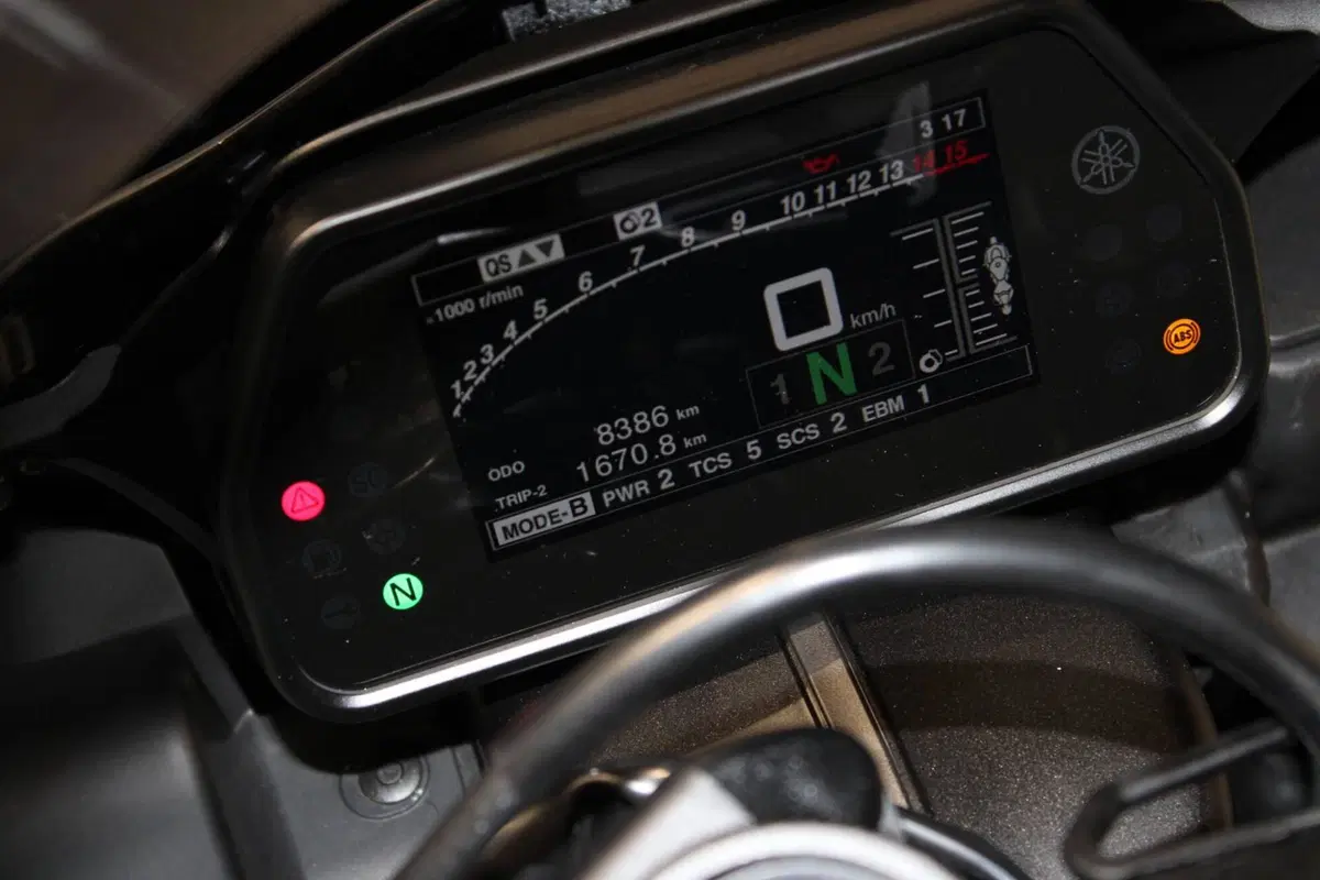 Yamaha YZF R1 (2020 - 25) (6)