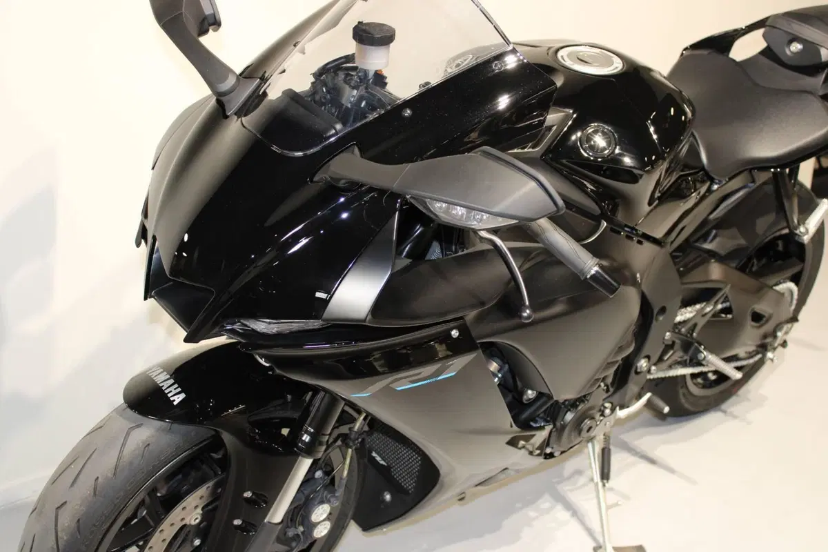 Yamaha YZF R1 (2020 - 25) (8)
