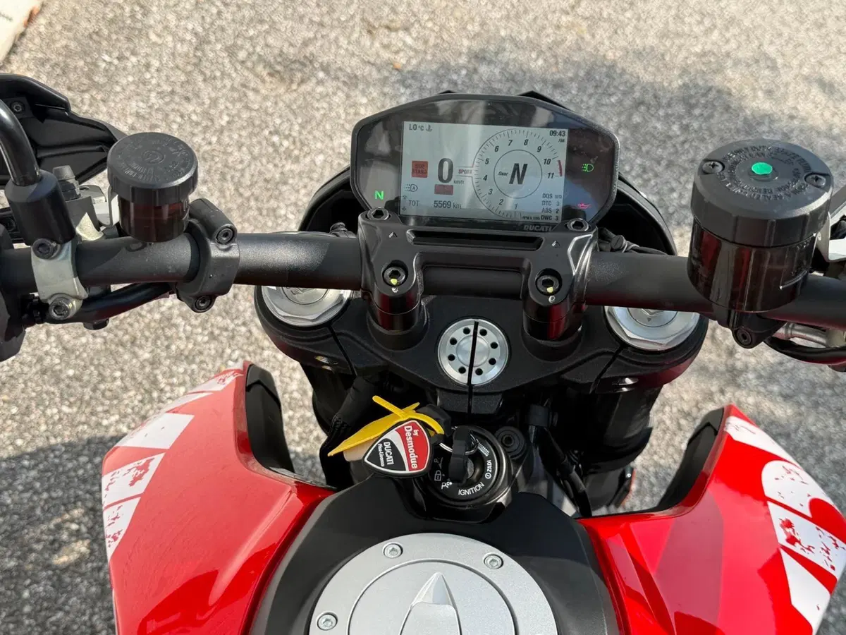 Ducati Hypermotard 950 RVE (2022 - 25) (4)