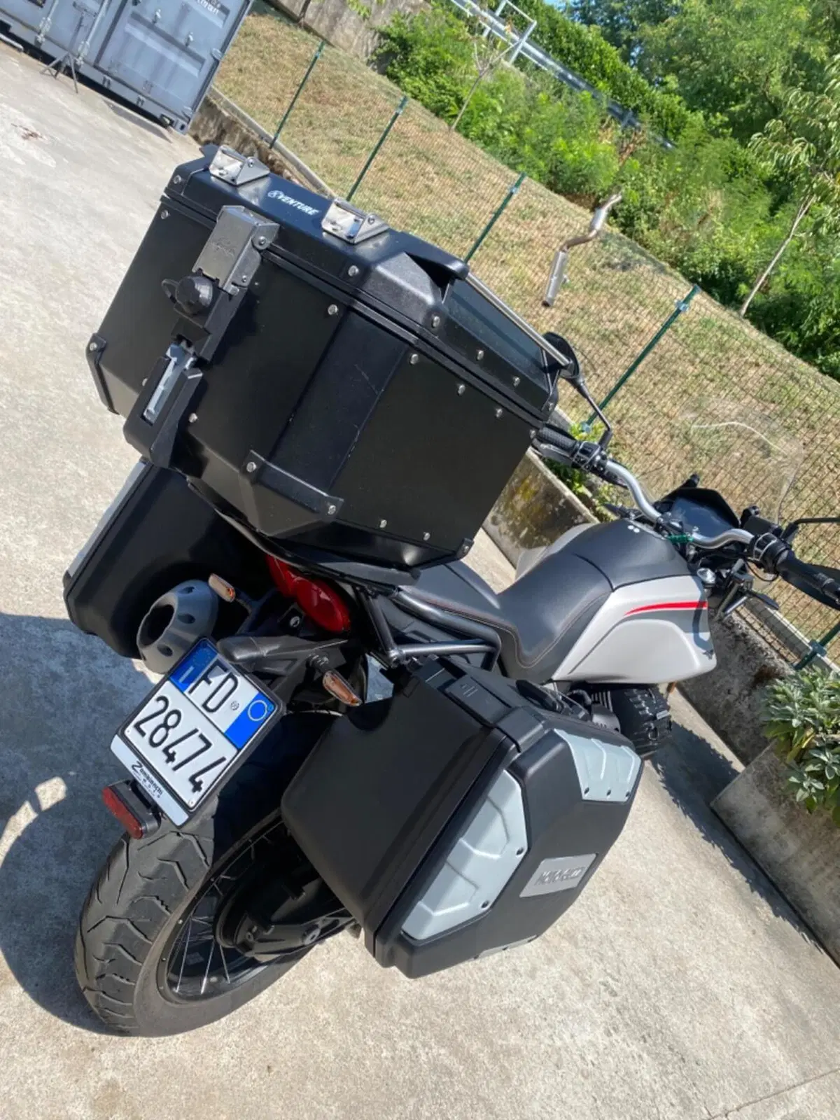 Moto Guzzi V85 TT (2021 - 23) (2)
