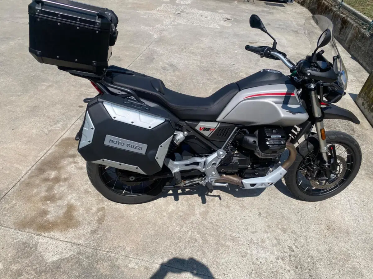 Moto Guzzi V85 TT (2021 - 23) (3)