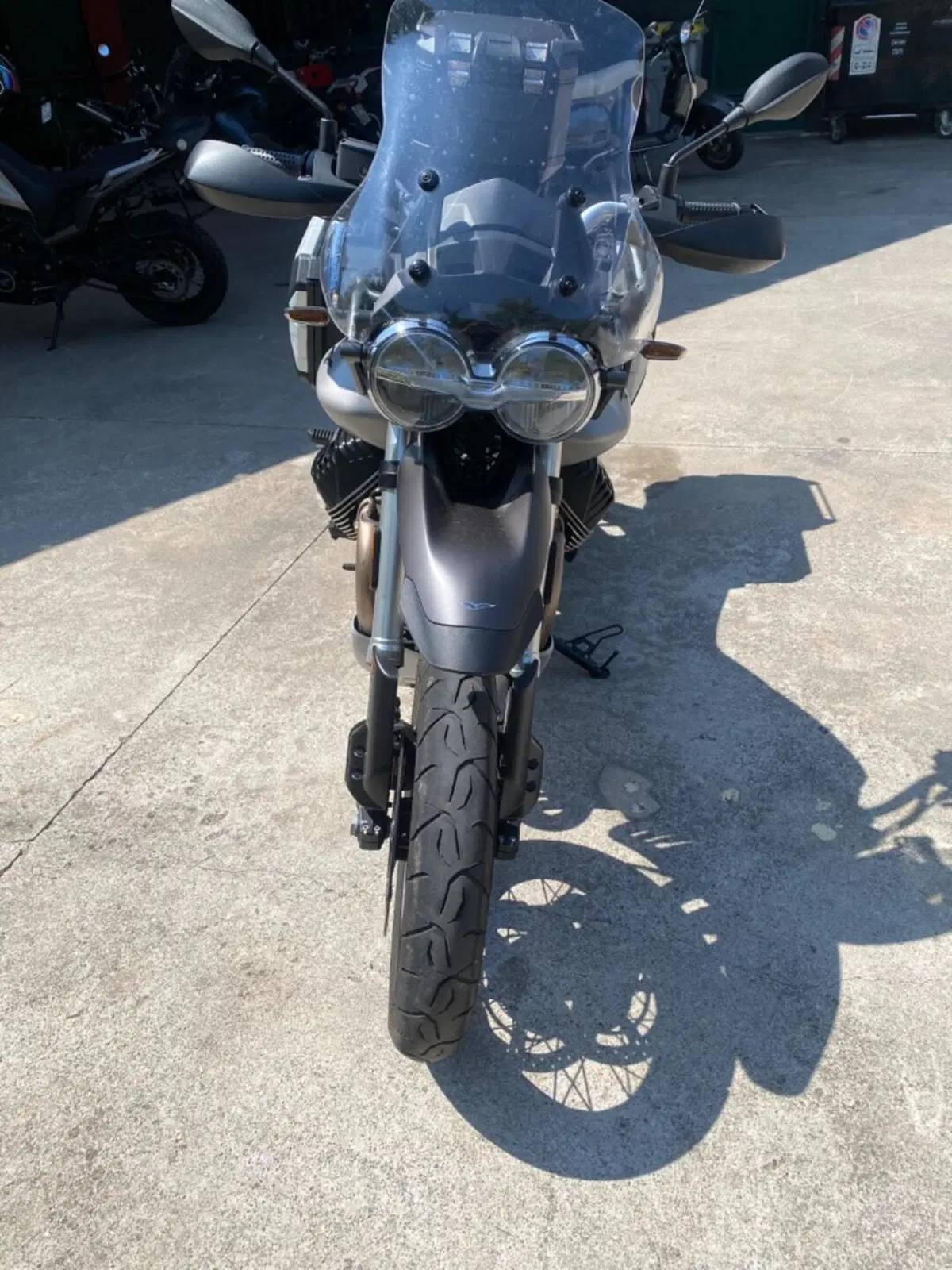 Moto Guzzi V85 TT (2021 - 23) (4)