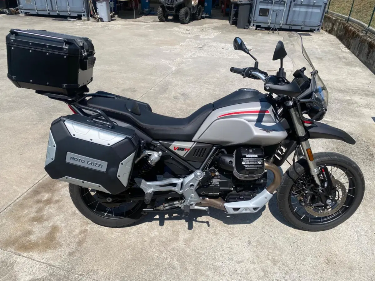 Moto Guzzi V85 TT (2021 - 23) (5)