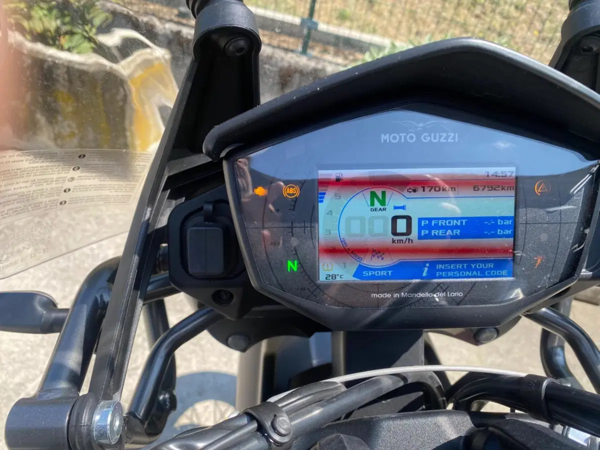 Moto Guzzi V85 TT (2021 - 23) (8)