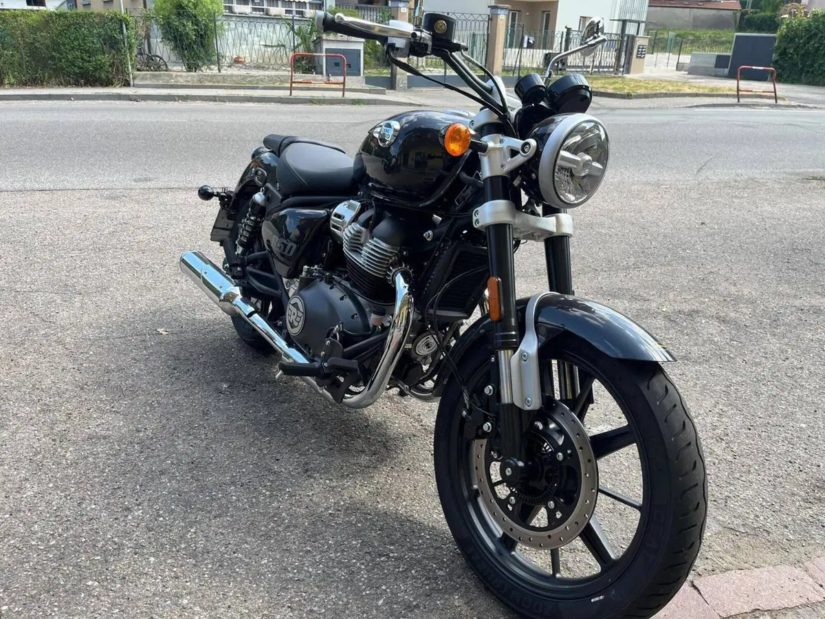 Royal Enfield Super Meteor 650 (2023 - 26) (2)