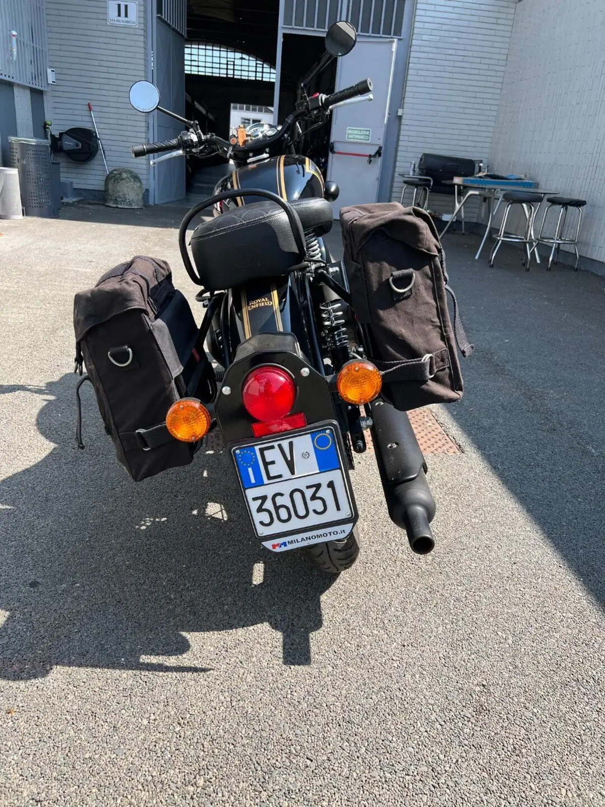 Royal Enfield Classic 500 EFI Tribute (2021) (4)