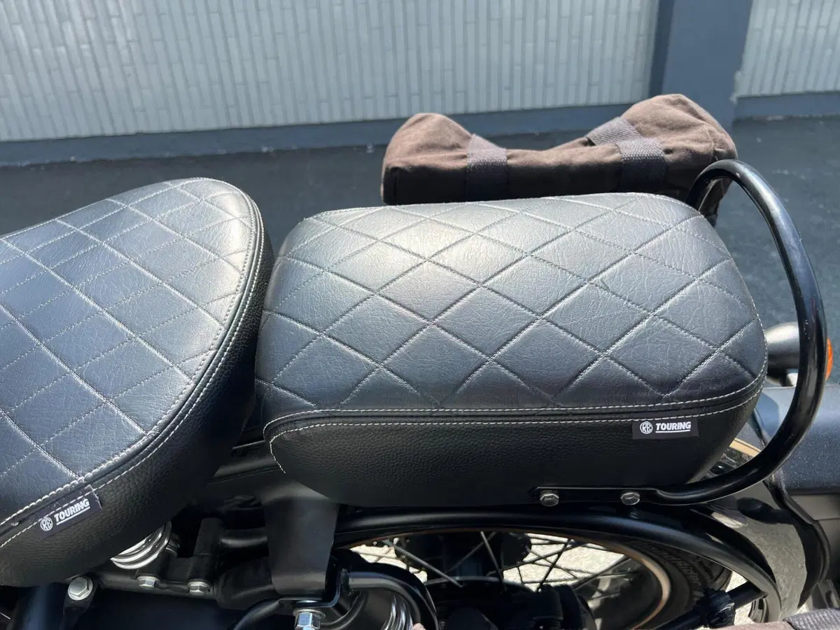 Royal Enfield Classic 500 EFI Tribute (2021) (12)