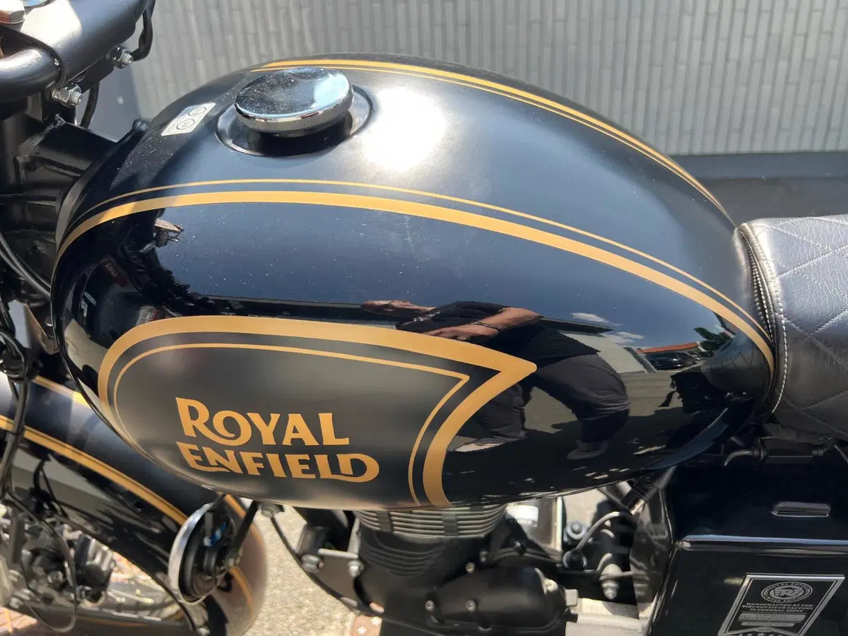 Royal Enfield Classic 500 EFI Tribute (2021) (10)