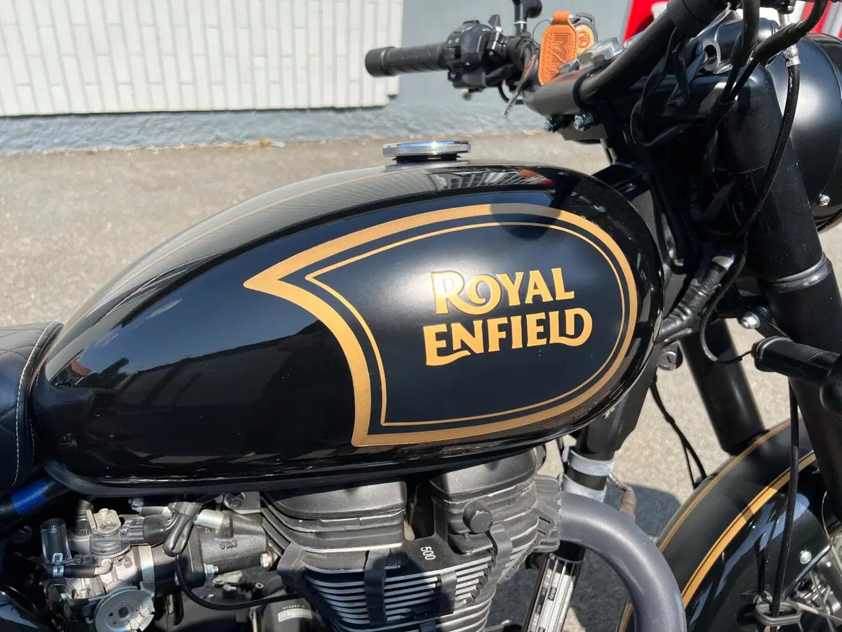 Royal Enfield Classic 500 EFI Tribute (2021) (9)