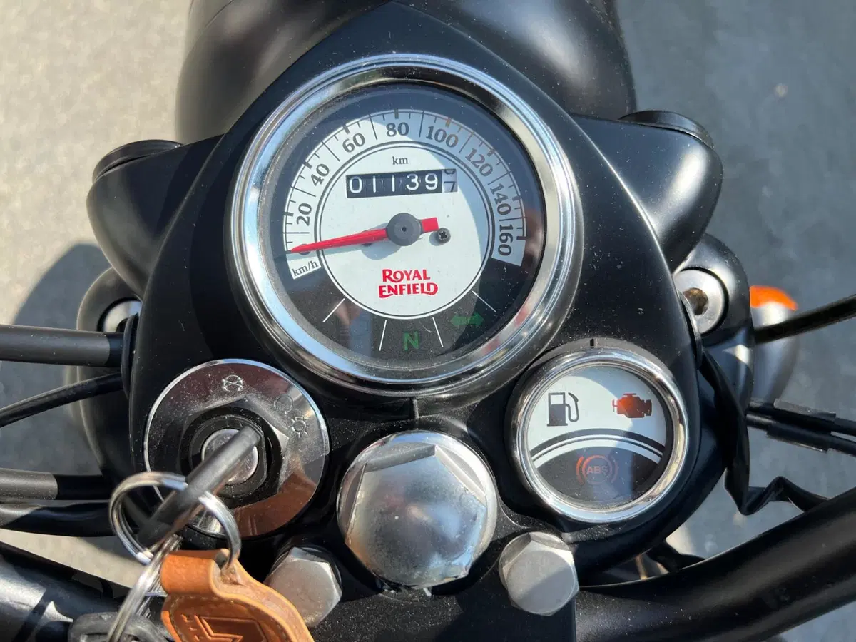 Royal Enfield Classic 500 EFI Tribute (2021) (6)