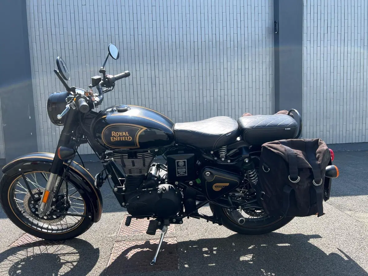 Royal Enfield Classic 500 EFI Tribute (2021) (2)