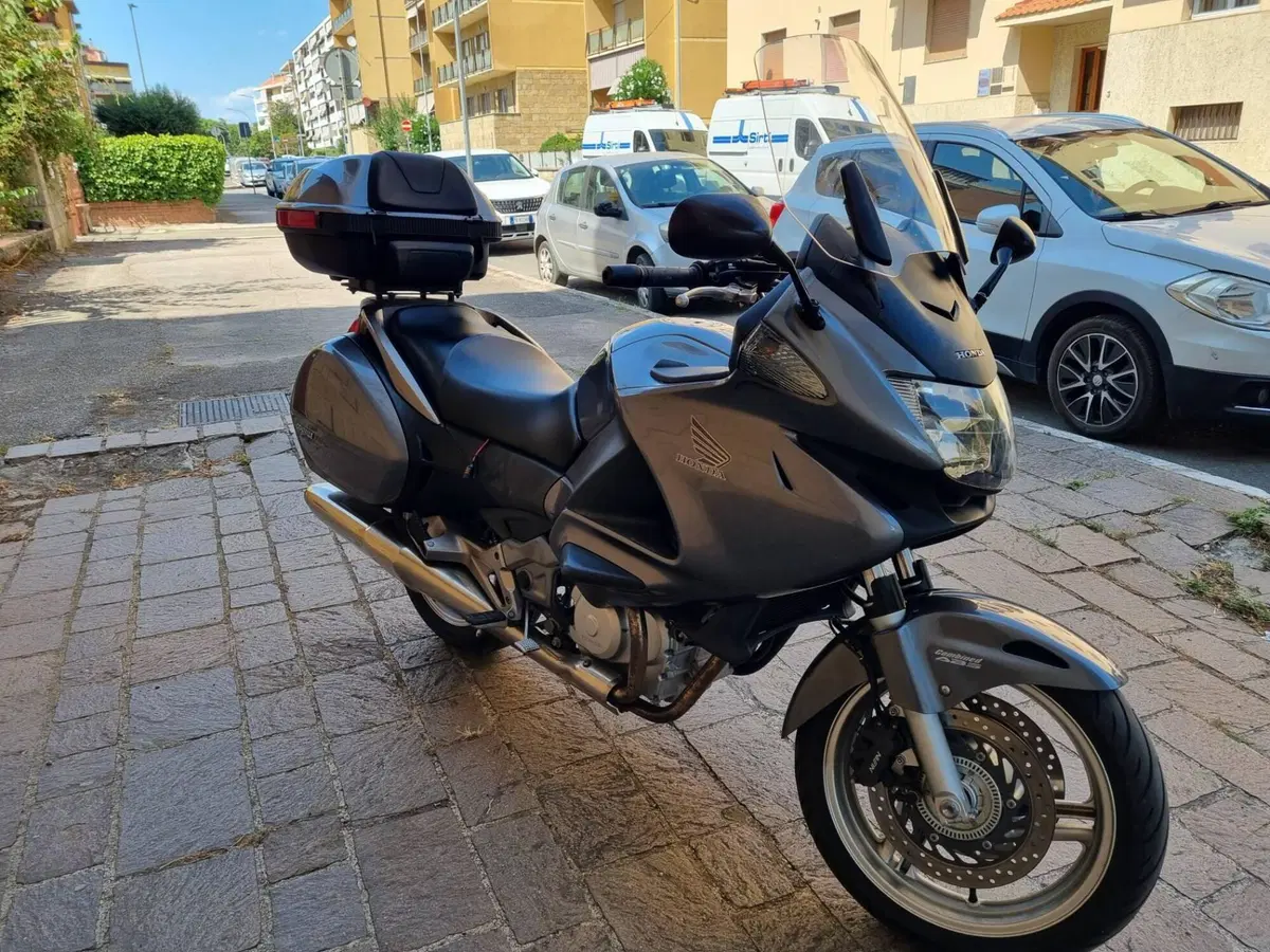 Honda Deauville 700 ABS (2)