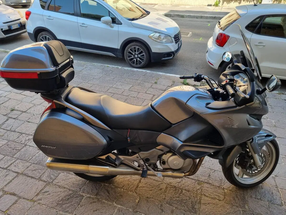 Honda Deauville 700 ABS (3)