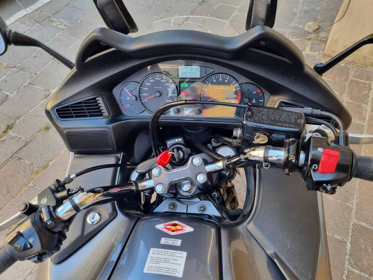 Honda Deauville 700 ABS (6)