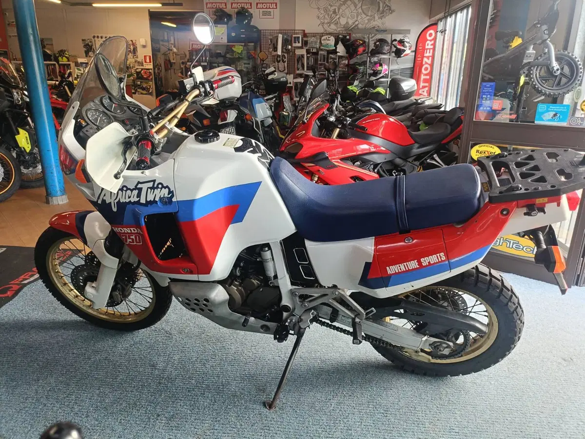 Honda Africa Twin XRV 750 (1993 - 95) (4)