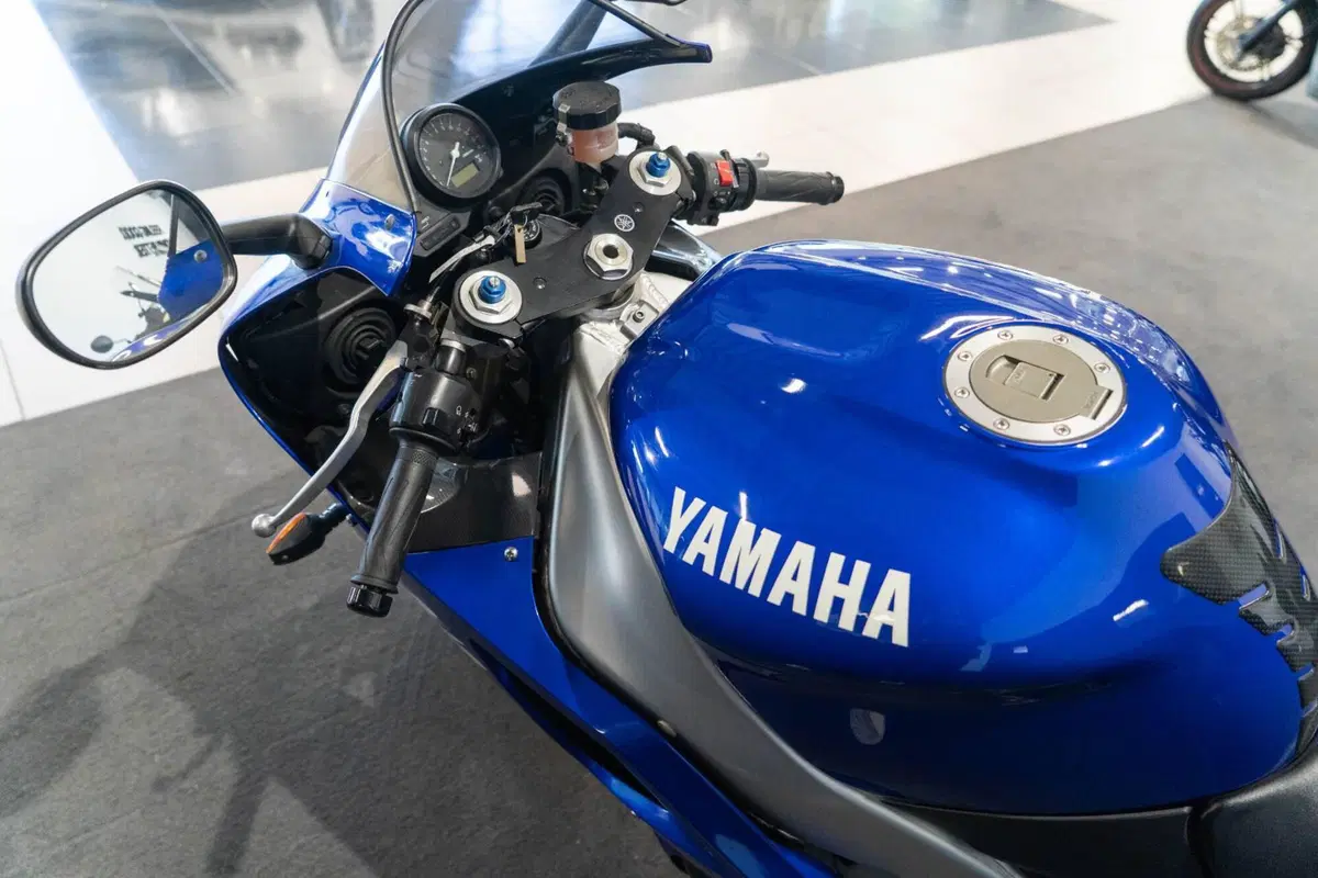 Yamaha YZF R1 (1998 - 99) (5)