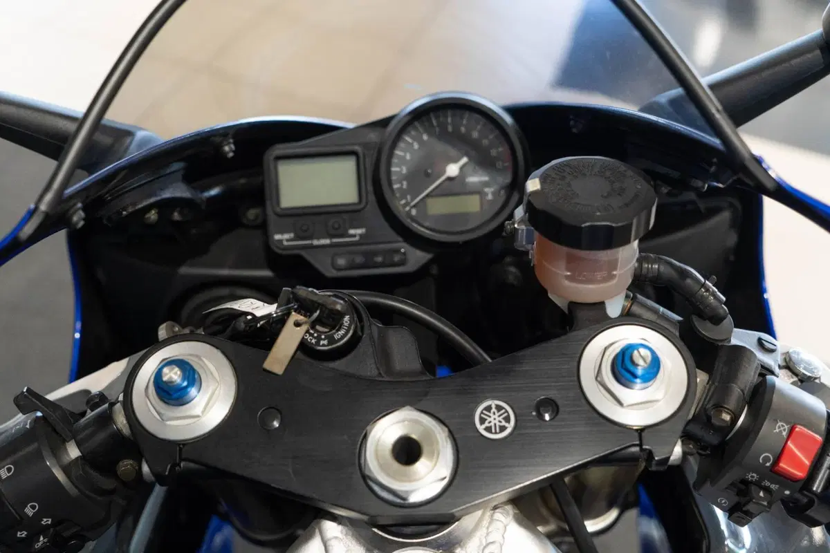Yamaha YZF R1 (1998 - 99) (6)