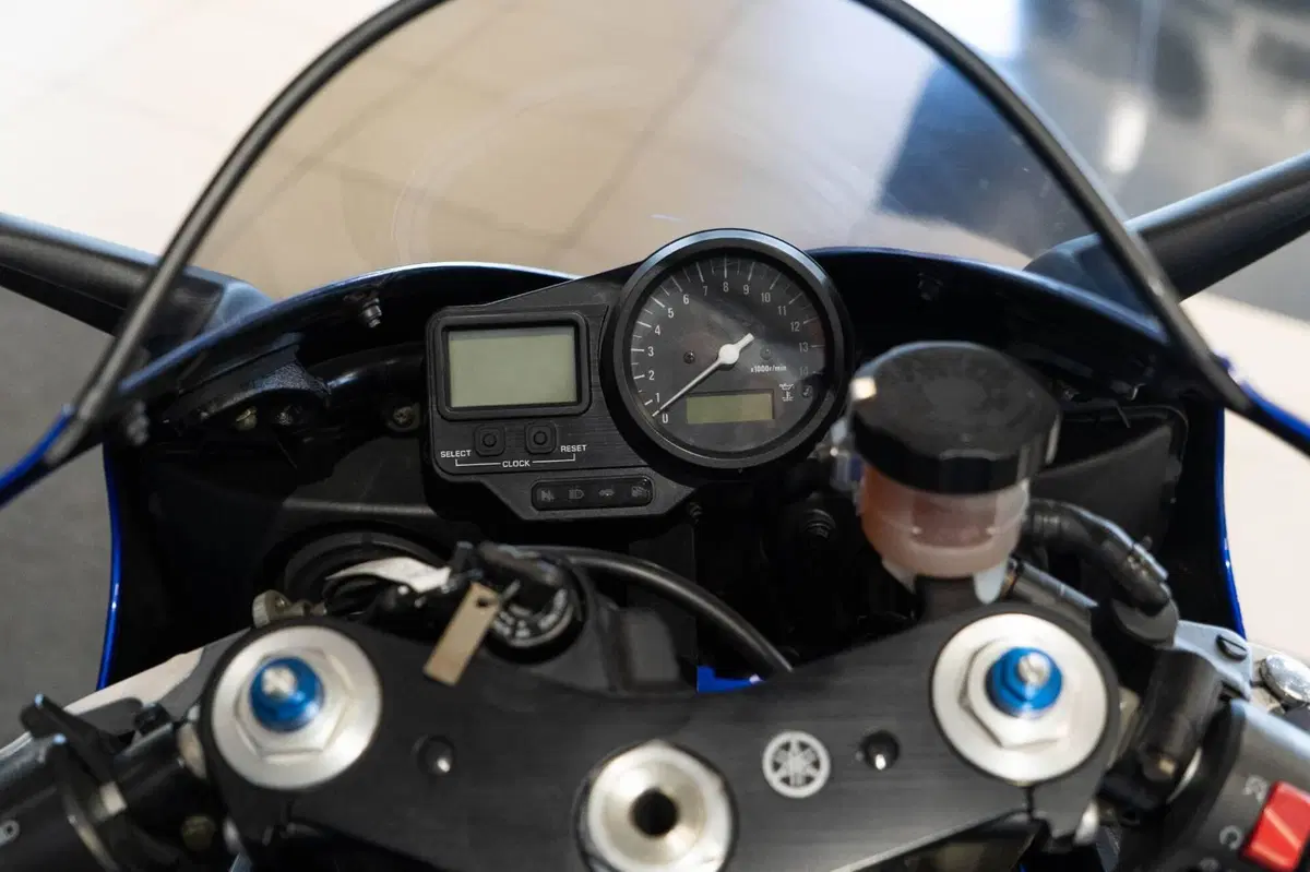 Yamaha YZF R1 (1998 - 99) (7)