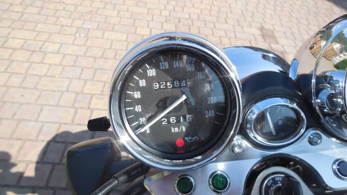 Suzuki GSX 750 (1998 - 03) (4)