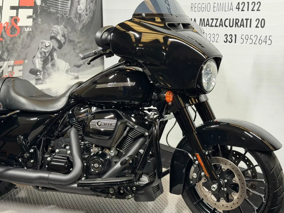 Harley-Davidson 107 Street Glide Special (2017 - 19) - FLHXS (2)