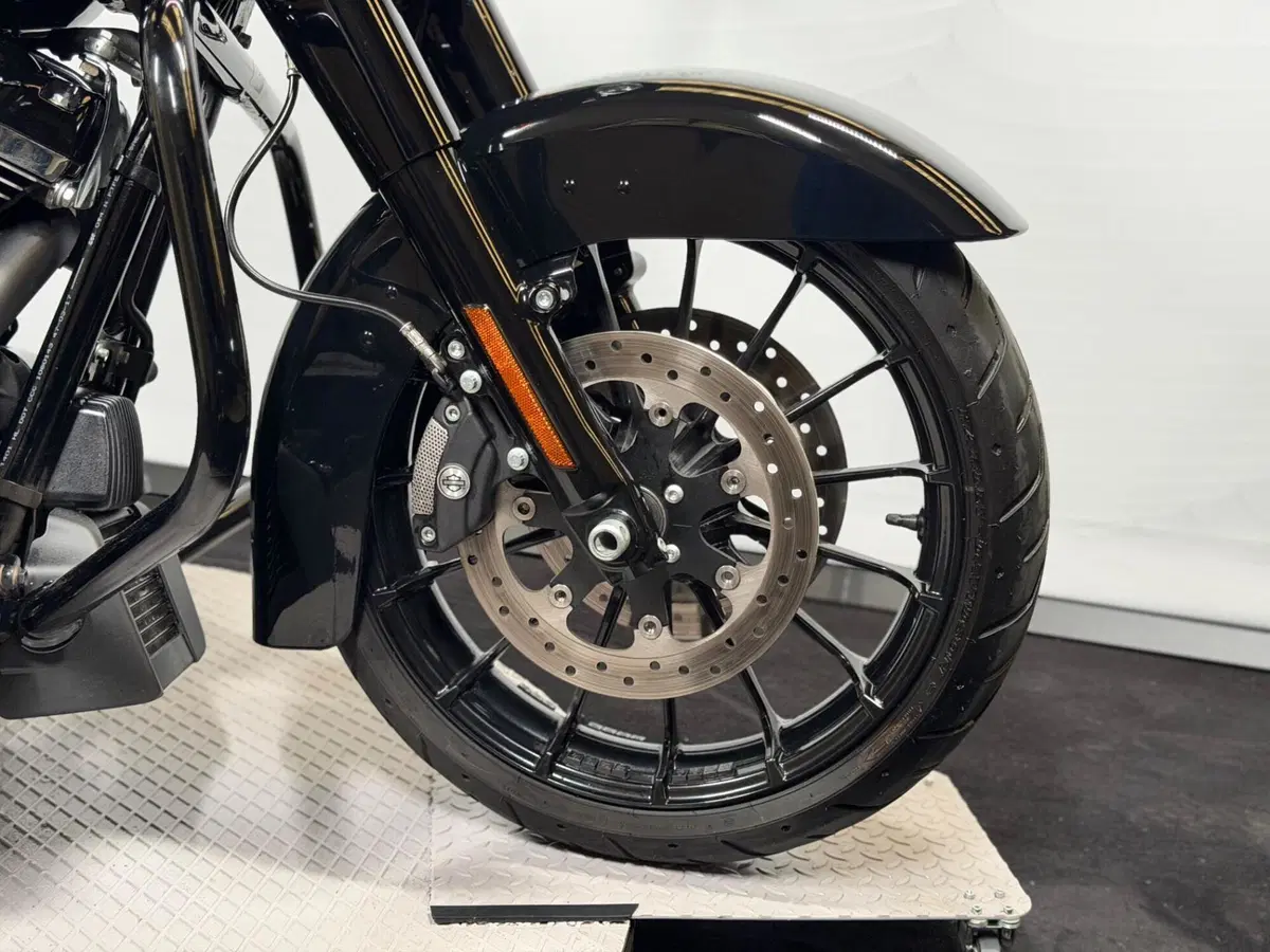 Harley-Davidson 107 Street Glide Special (2017 - 19) - FLHXS (5)