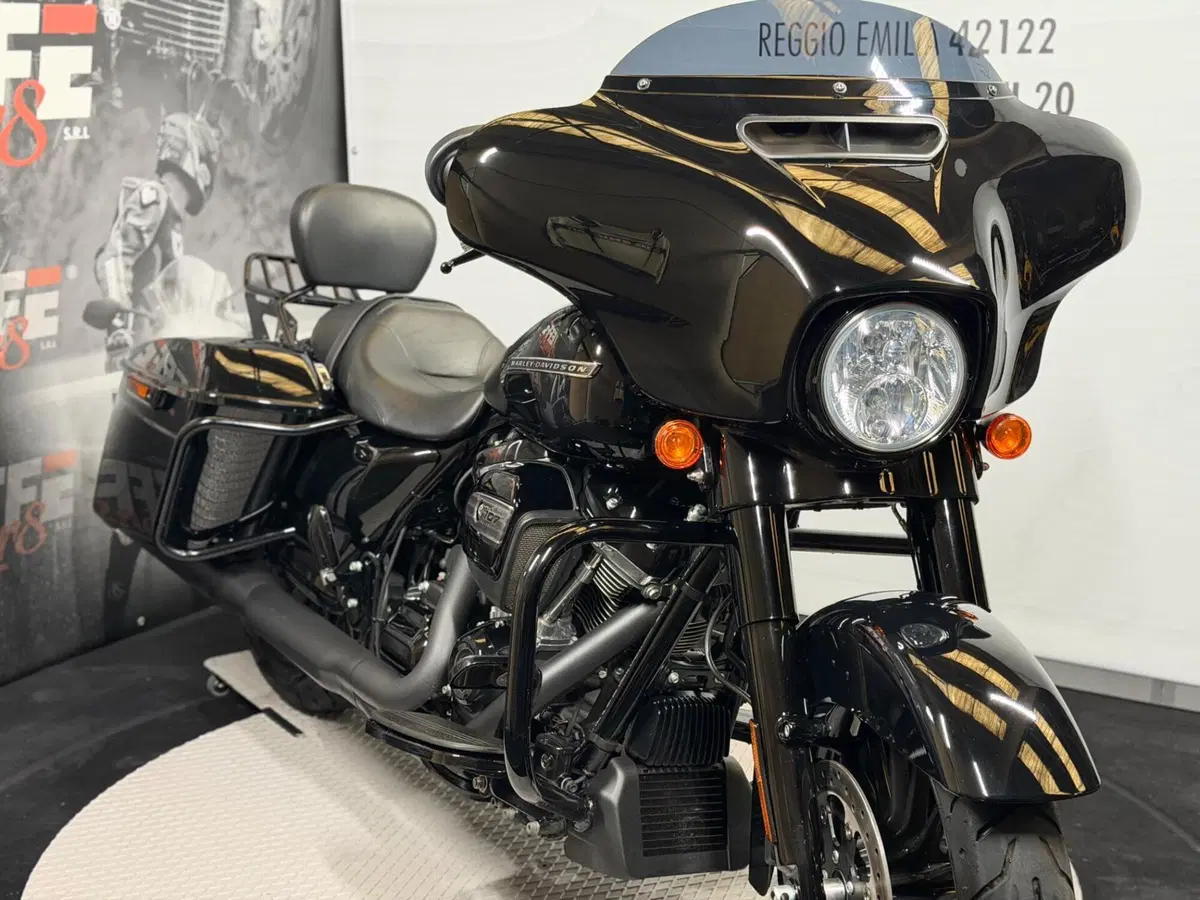 Harley-Davidson 107 Street Glide Special (2017 - 19) - FLHXS (6)