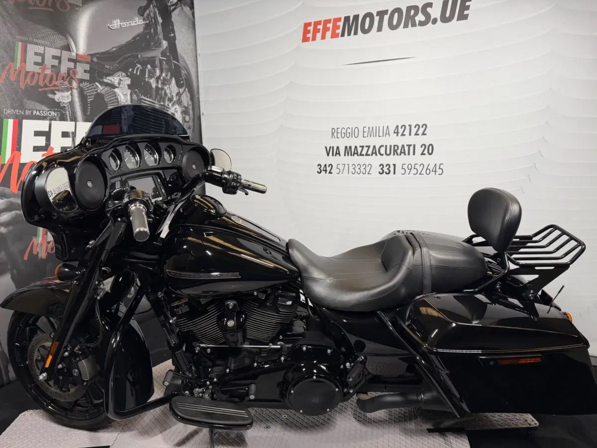 Harley-Davidson 107 Street Glide Special (2017 - 19) - FLHXS (8)