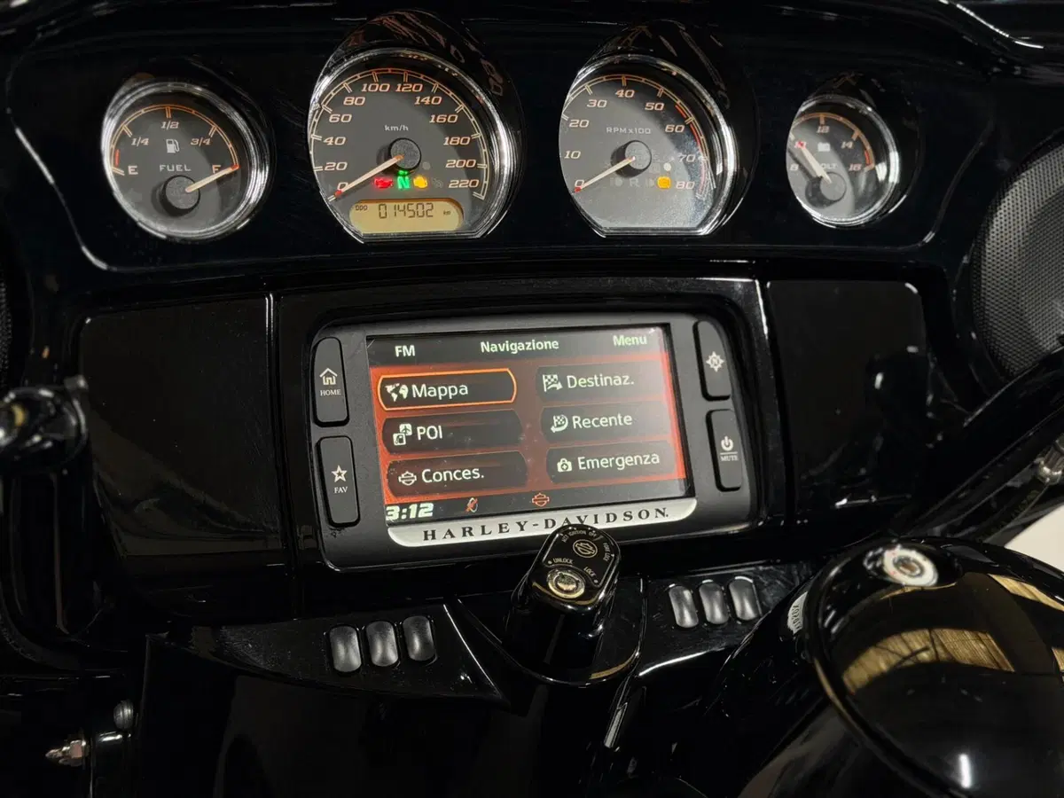Harley-Davidson 107 Street Glide Special (2017 - 19) - FLHXS (17)