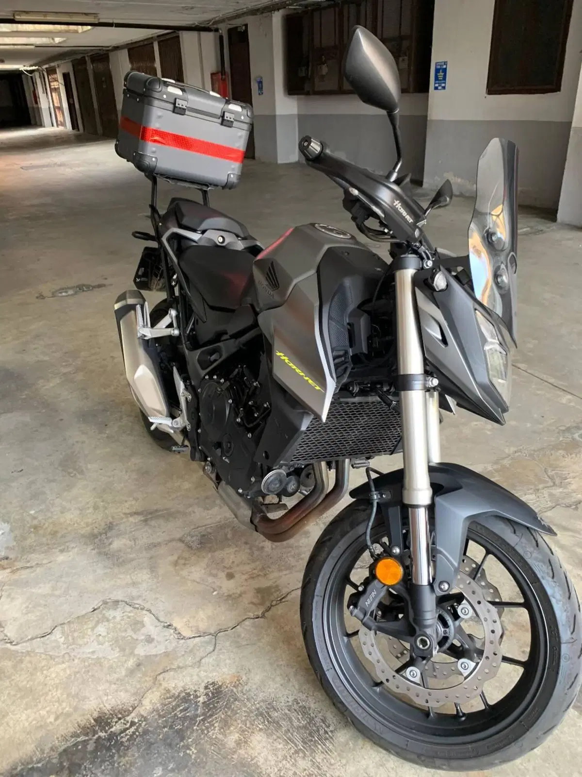 Honda CB 750 Hornet (2025) (2)