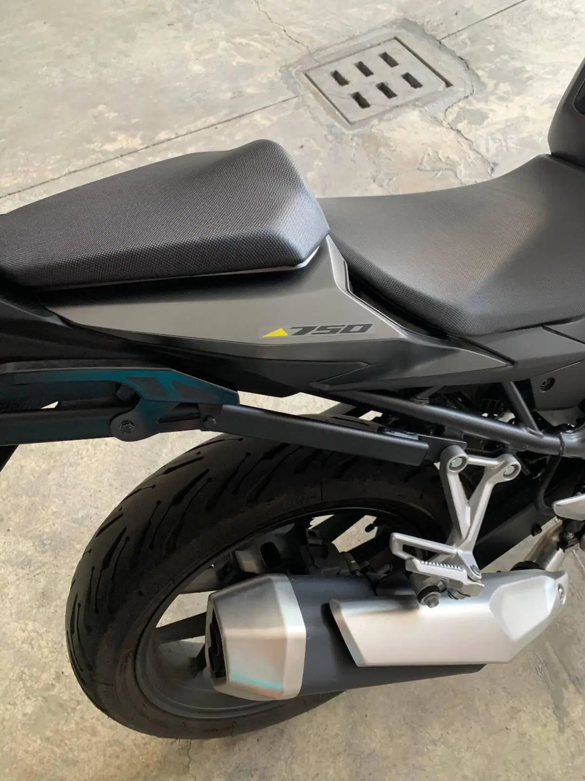 Honda CB 750 Hornet (2025) (5)