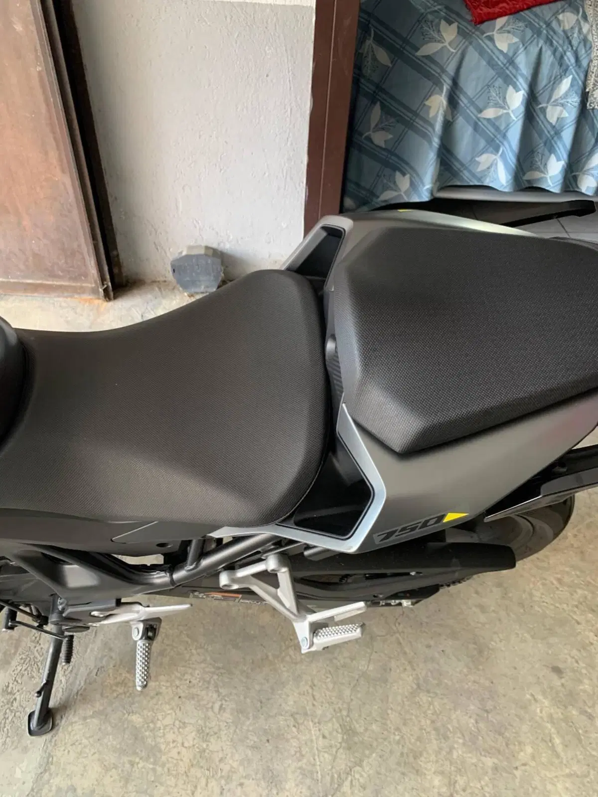 Honda CB 750 Hornet (2025) (9)
