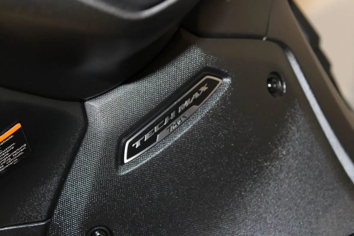 Yamaha T-Max 560 Tech Max (2025 - 26) (7)