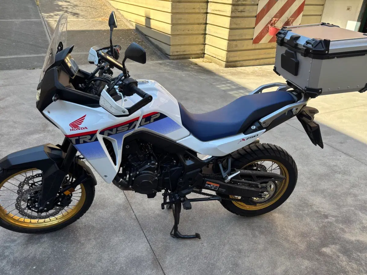 Honda Transalp XL750 (2025) (3)