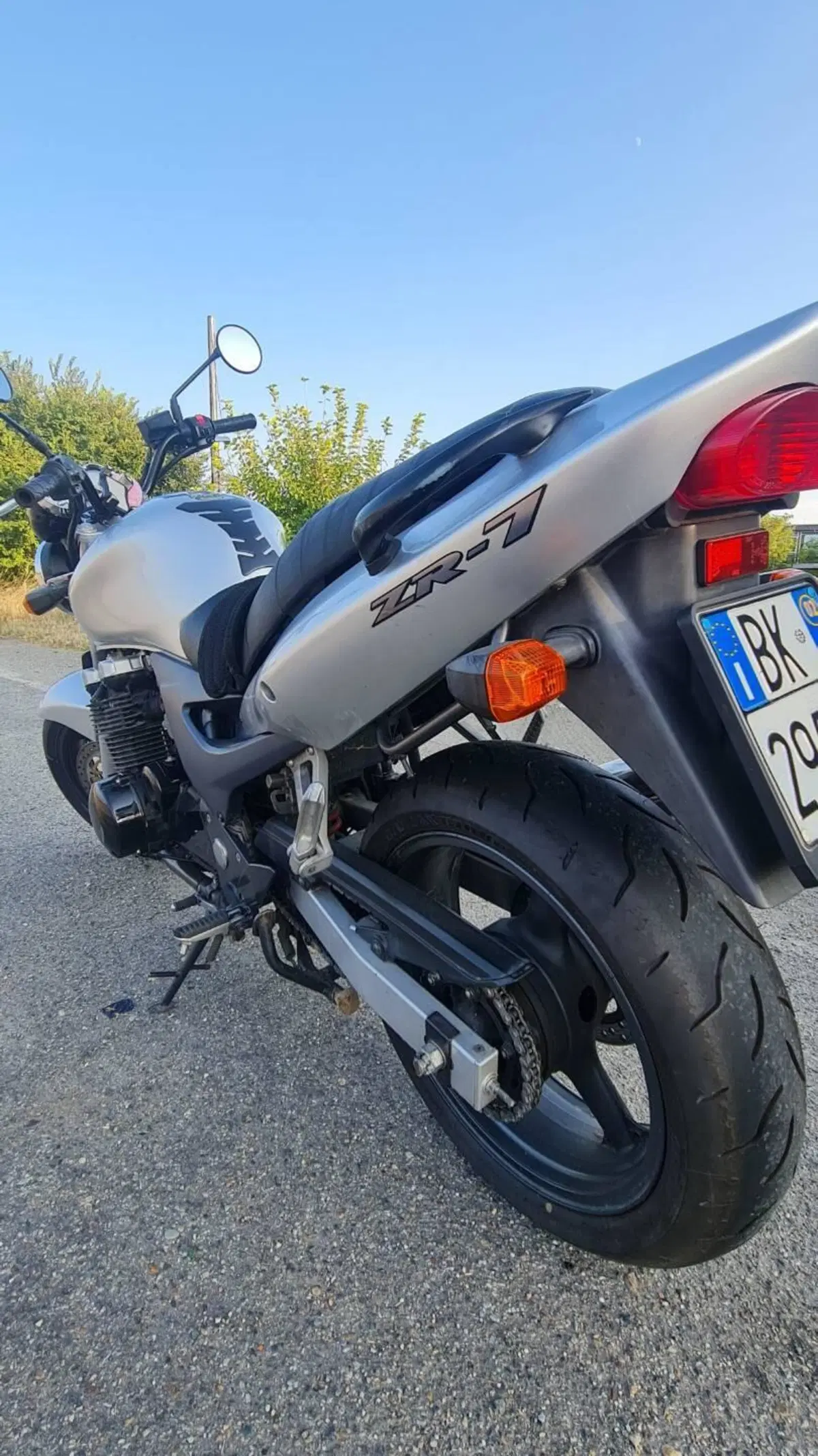 Kawasaki ZR-7 (2001 - 04) (4)