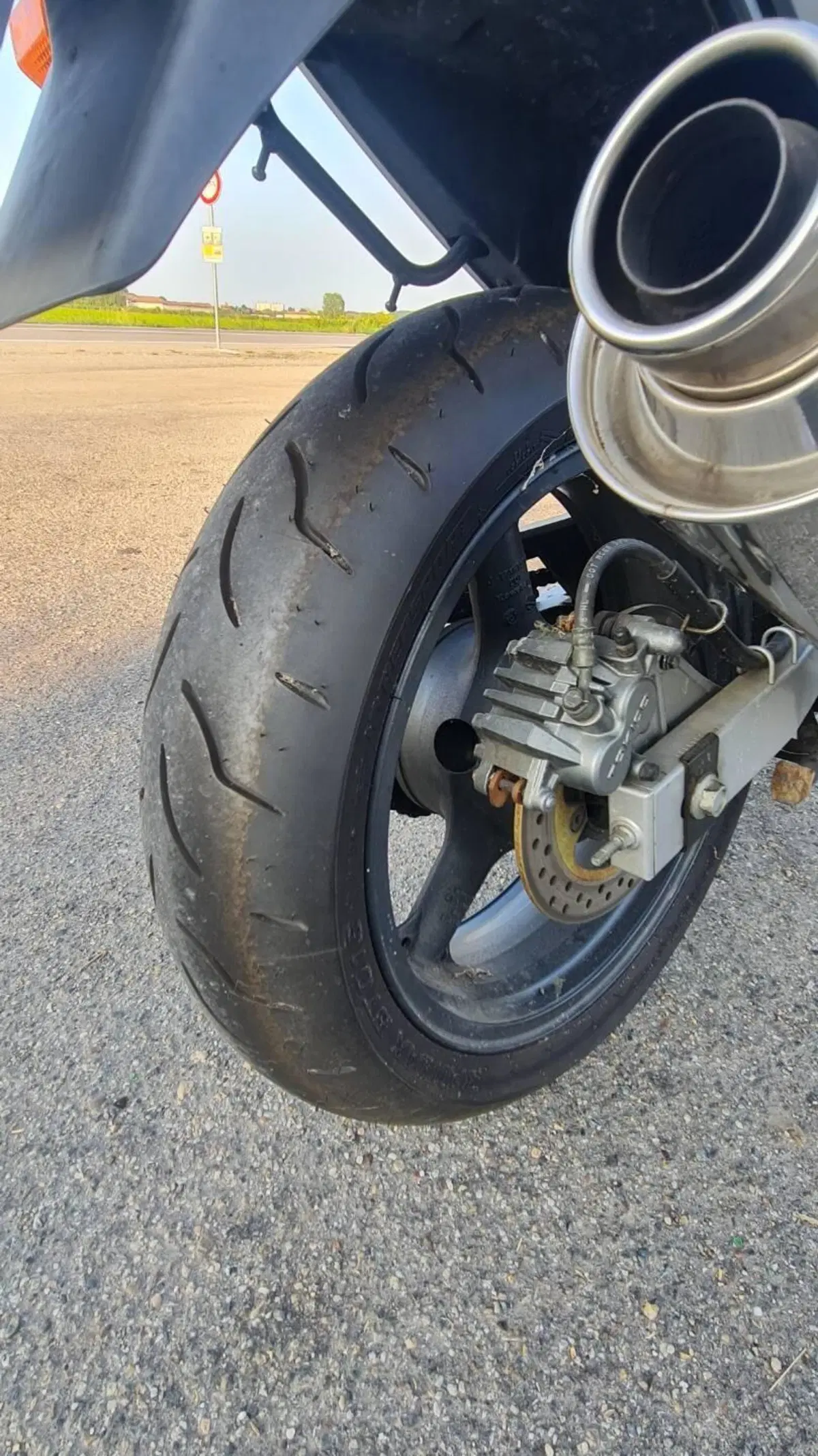 Kawasaki ZR-7 (2001 - 04) (5)