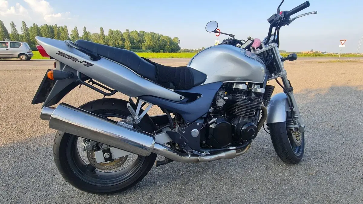Kawasaki ZR-7 (2001 - 04)