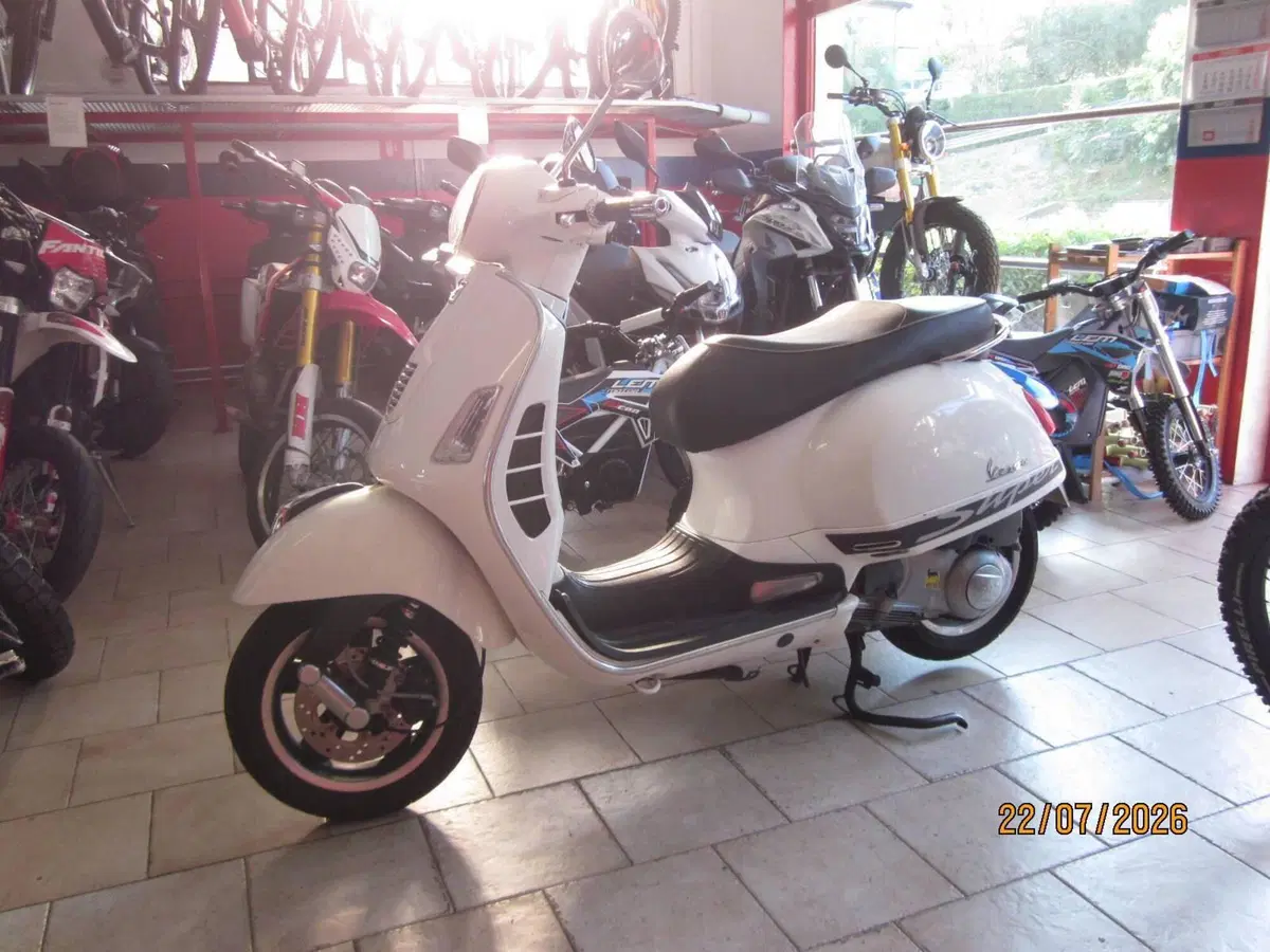 Vespa GTS 300 Super ABS (2014 - 16) (2)