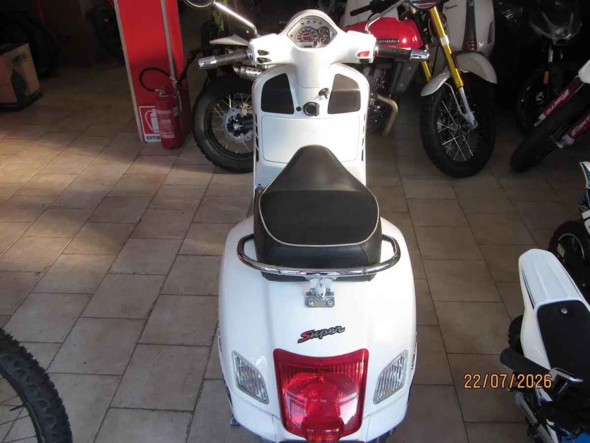 Vespa GTS 300 (2010 - 14) (2)