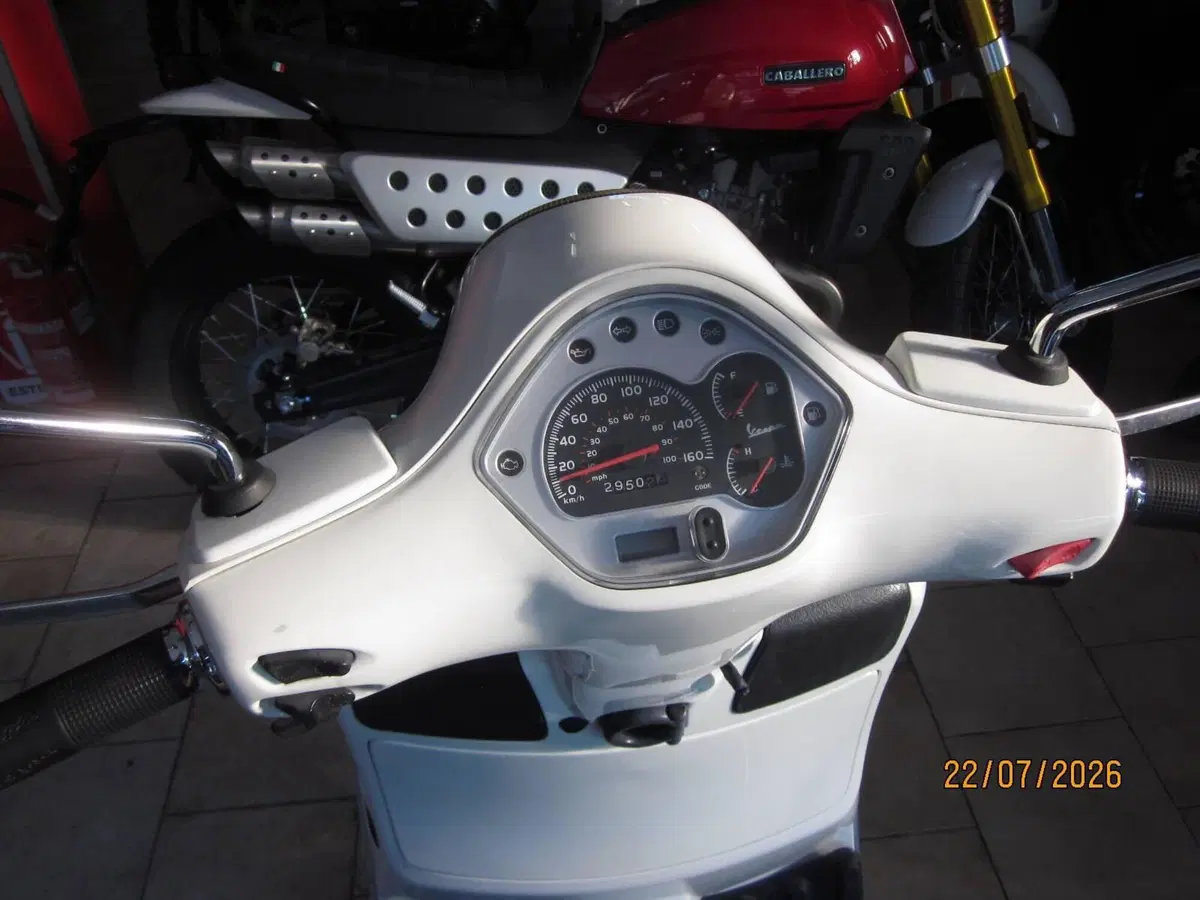 Vespa GTS 300 (2010 - 14) (7)