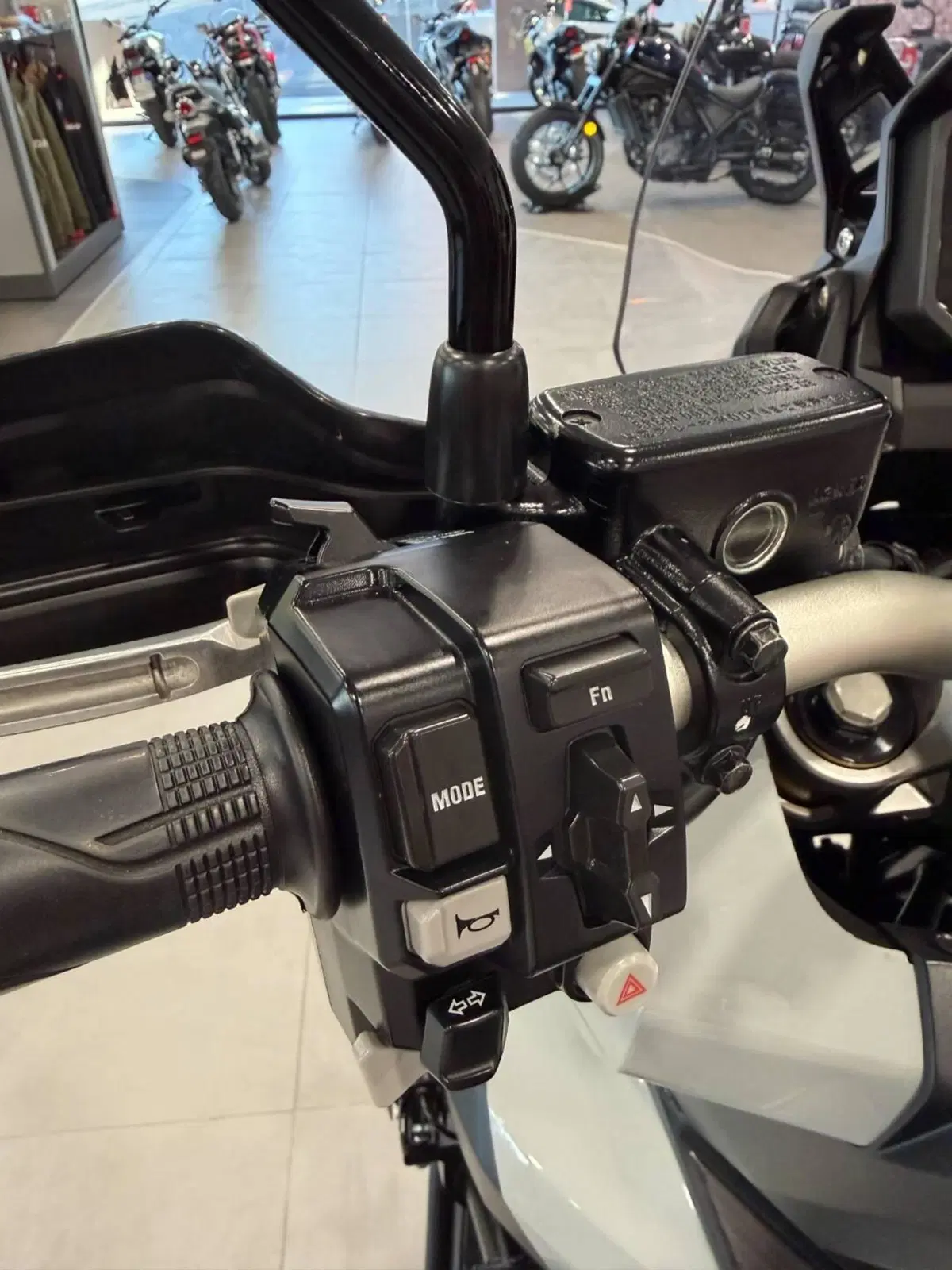 Honda X-ADV 750 DCT (2021 - 24) (9)