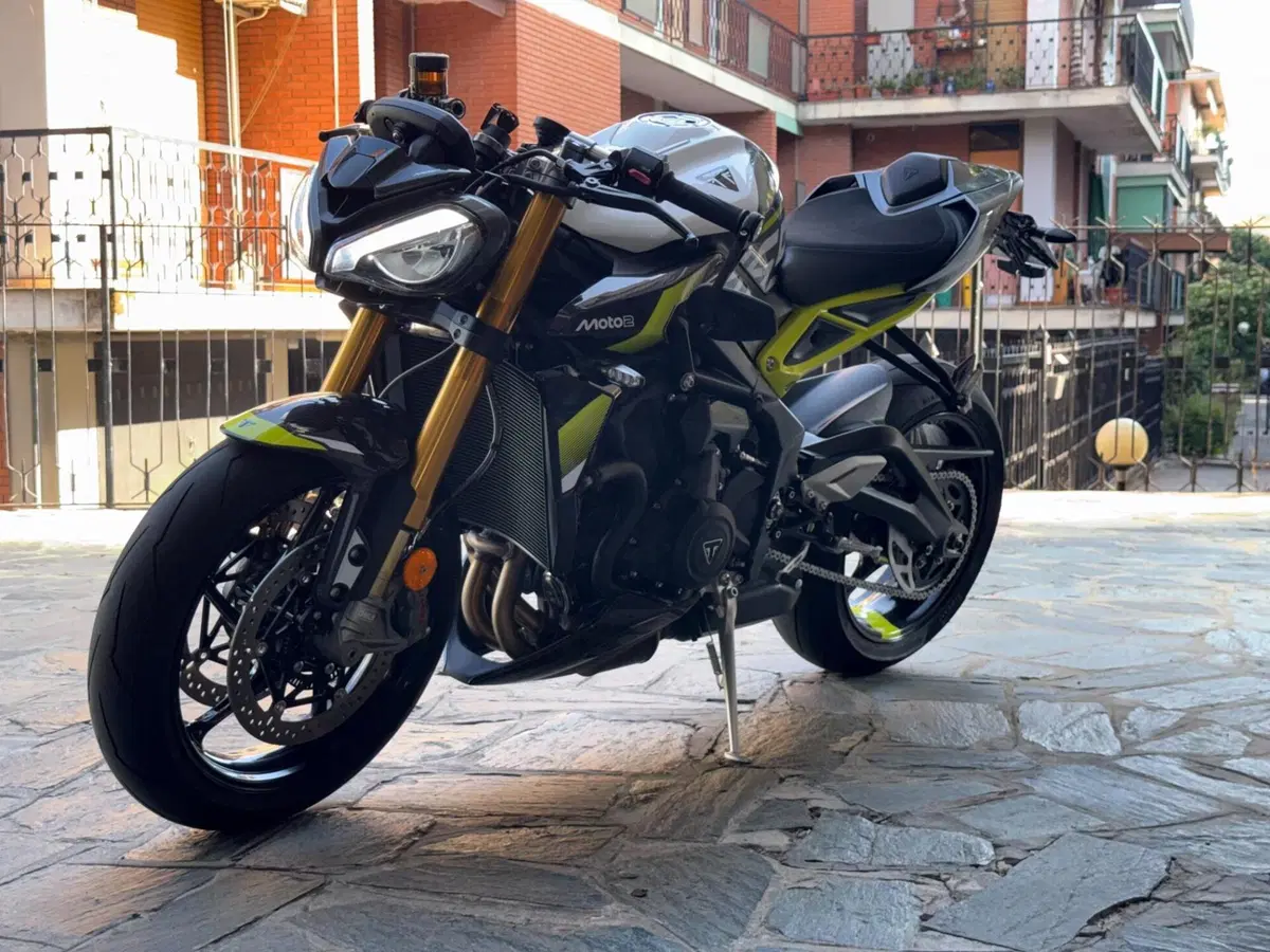 Triumph Street Triple 765 Moto2 (2026) (2)