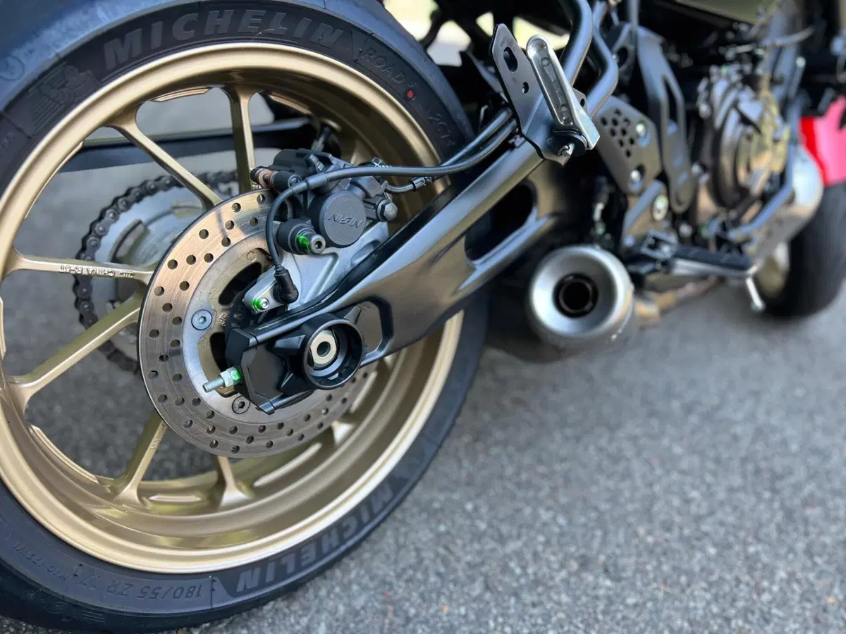 Yamaha XSR 700 XTribute (2021) (5)