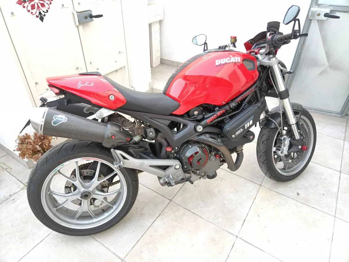 Ducati Monster 1100 (2009 -10) (5)