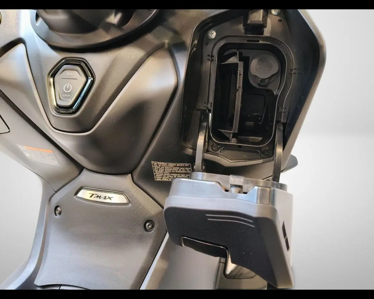 Yamaha T-Max 560 Tech Max (2022 - 24) (19)