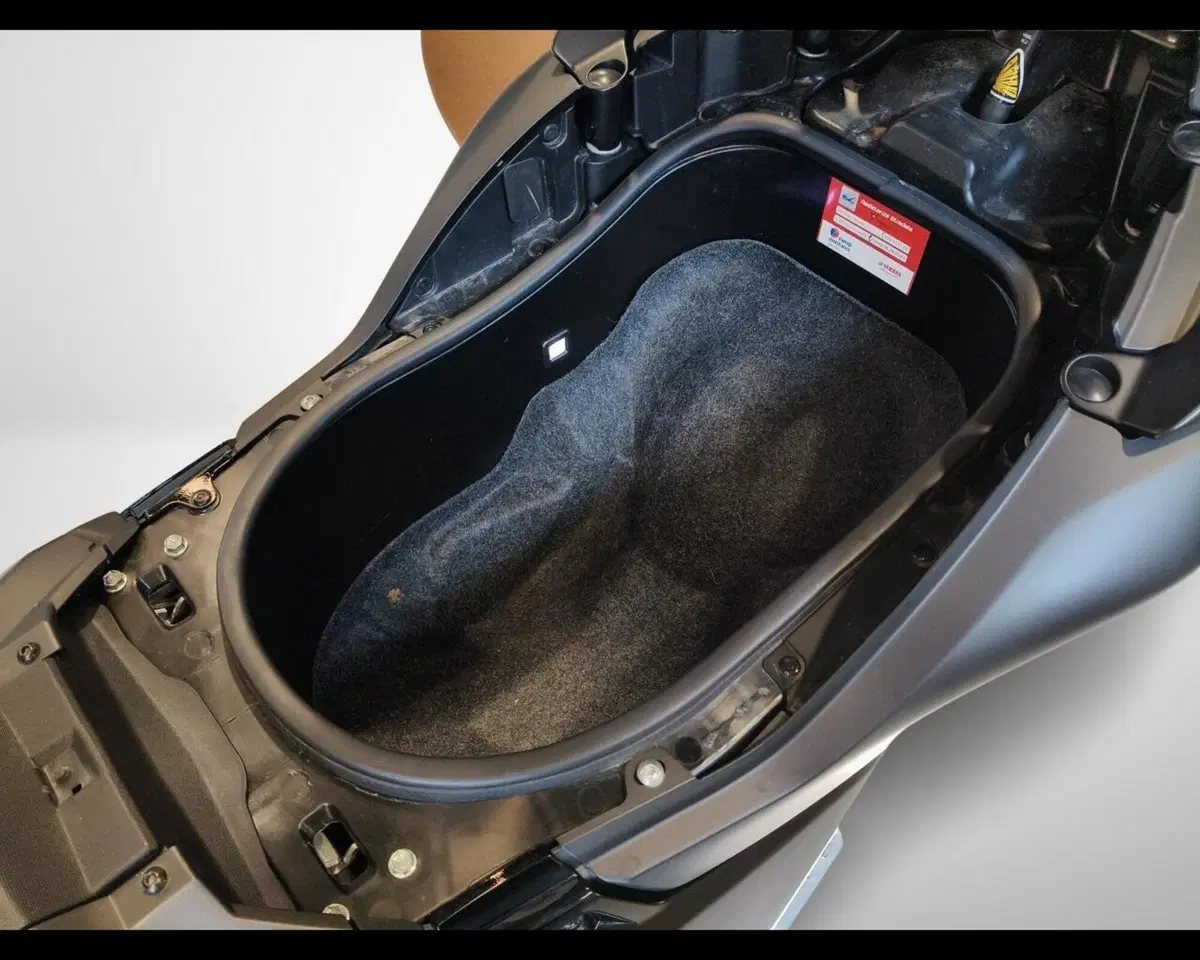 Yamaha T-Max 560 Tech Max (2022 - 24) (20)