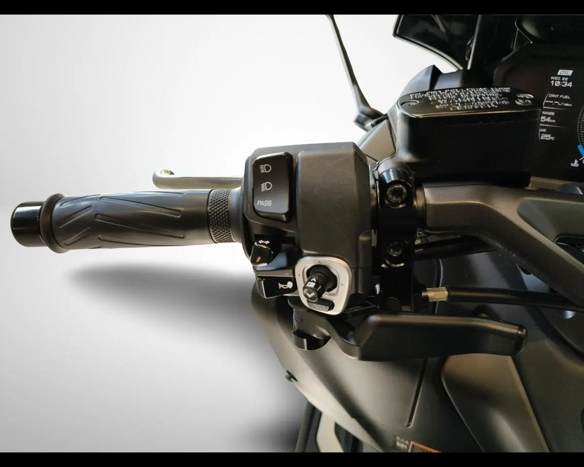 Yamaha T-Max 560 Tech Max (2022 - 24) (10)